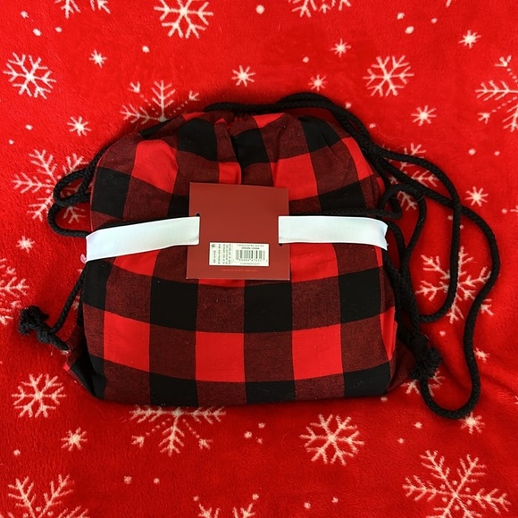 Pajama Set Plush Sweatshirt, flannel shorts and matching bag Size M - Picture 2 of 2